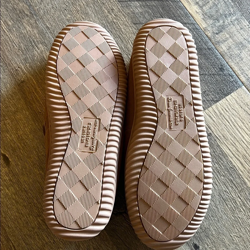 Dearfoams Tan Suede Loafers NWT Men’s size US 9